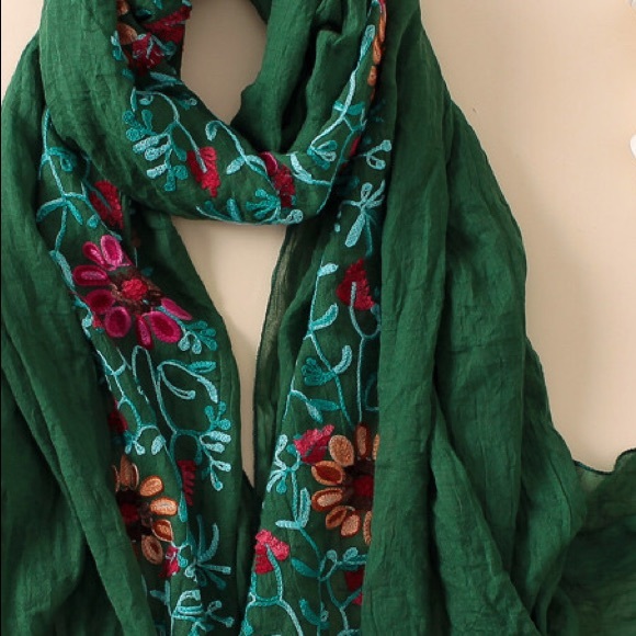 Beautiful soft cotton embroidered scarf - Picture 2 of 13